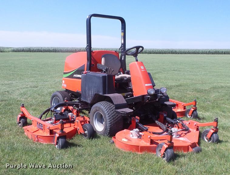 image for item DV9456 Jacobsen R311 mower