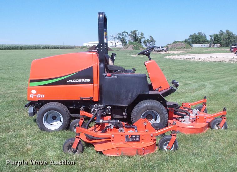 image for item DV9456 Jacobsen R311 mower