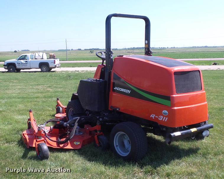 image for item DV9456 Jacobsen R311 mower