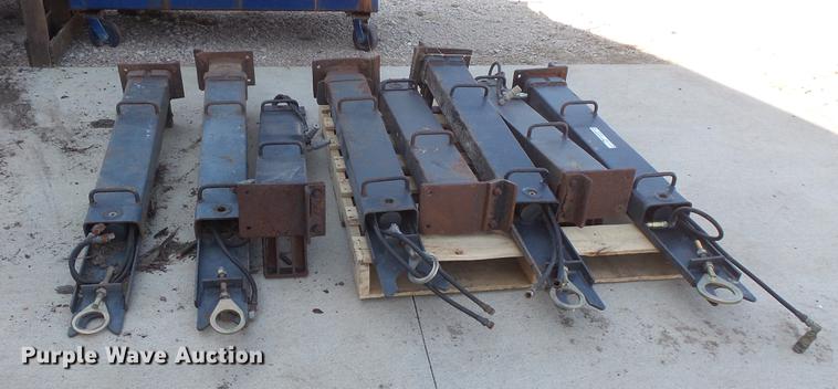 image for item DV9460 (8) hydraulic skid steer stabilizers