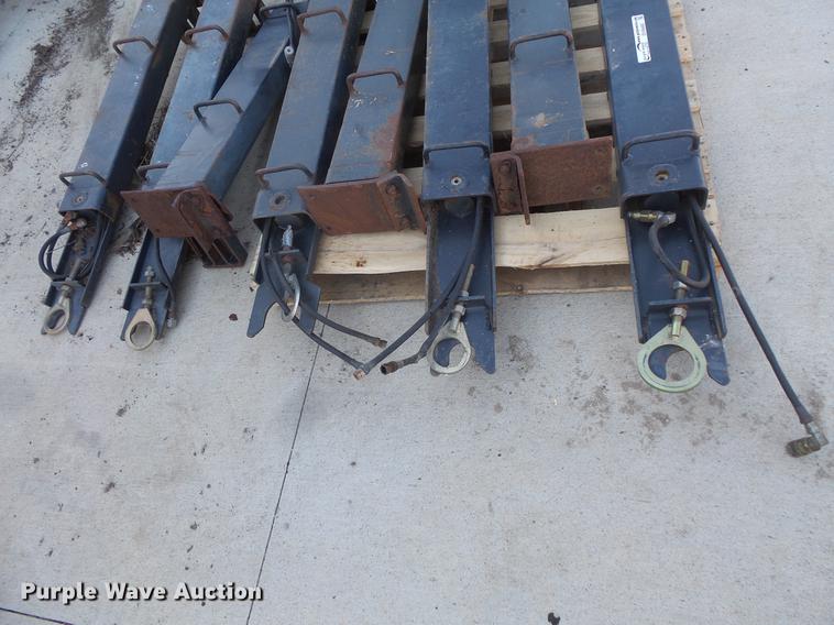 image for item DV9460 (8) hydraulic skid steer stabilizers