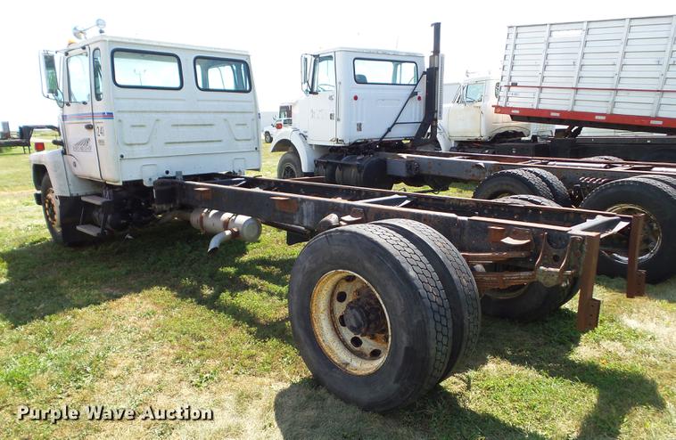 image for item DZ9048 1998 Mack CS300P truck cab and chassis