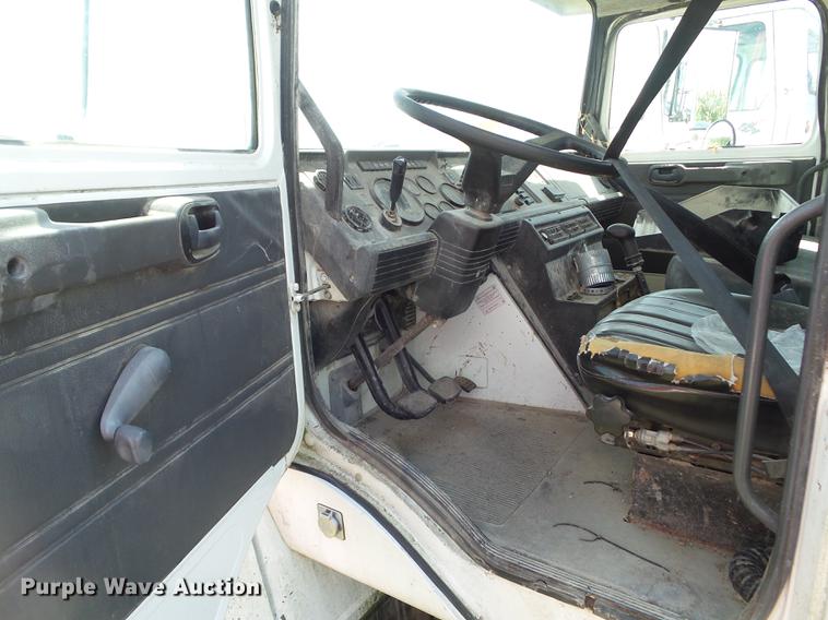 image for item DZ9048 1998 Mack CS300P truck cab and chassis