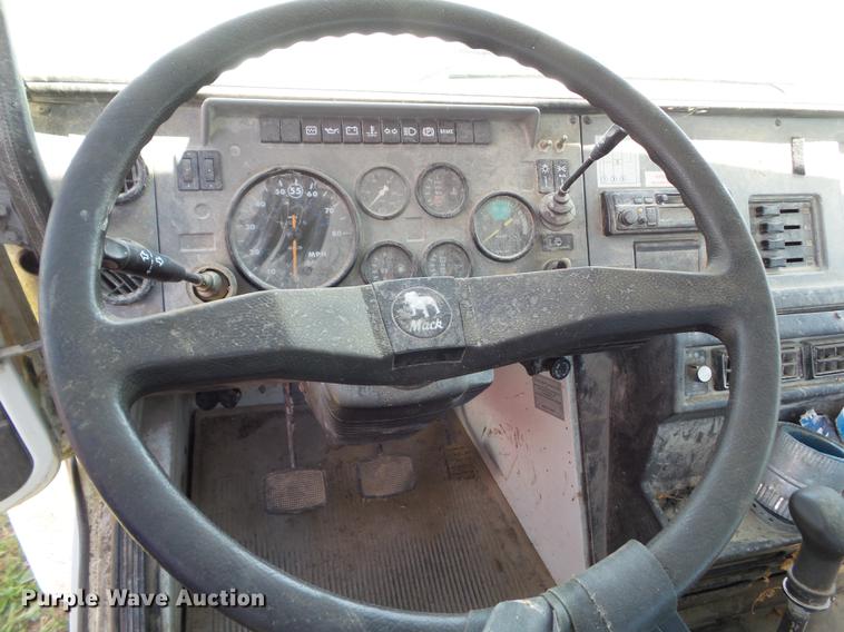 image for item DZ9048 1998 Mack CS300P truck cab and chassis