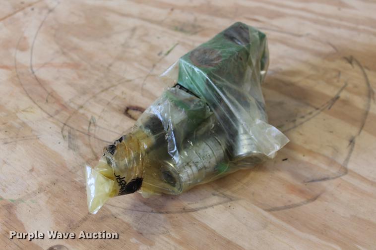 image for item DZ9942 John Deere Bucher AL202023 selective hydraulic control valve