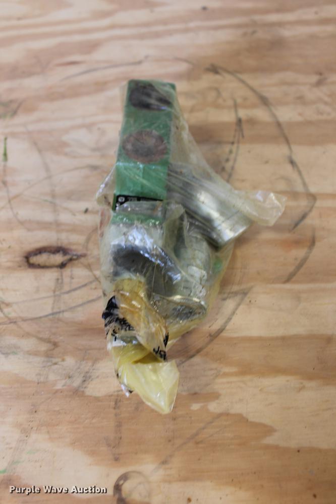 image for item DZ9942 John Deere Bucher AL202023 selective hydraulic control valve