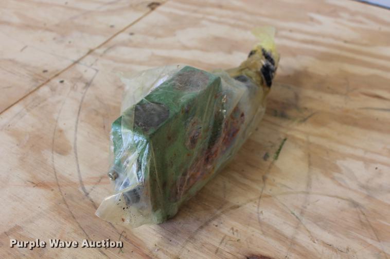 image for item DZ9942 John Deere Bucher AL202023 selective hydraulic control valve