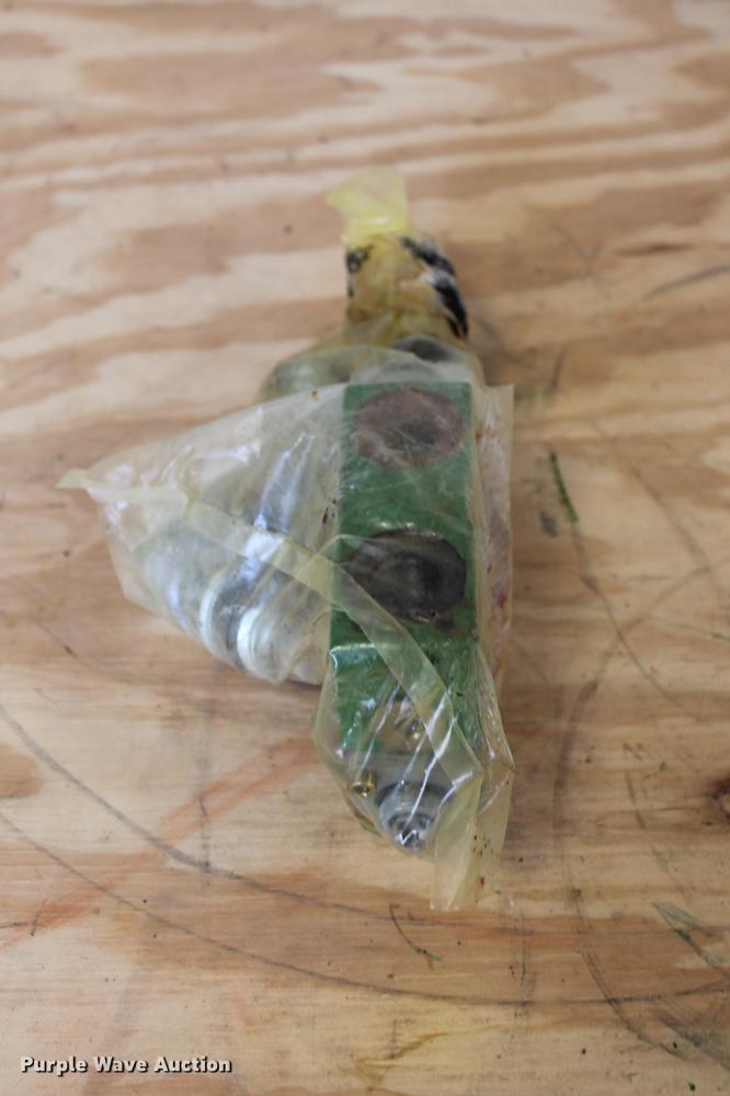 image for item DZ9942 John Deere Bucher AL202023 selective hydraulic control valve