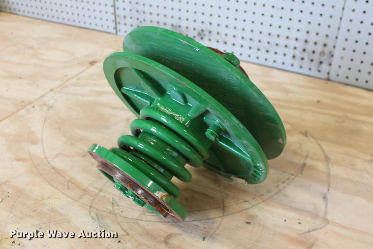 image for item DZ9946 John Deere RE558393 fan drive