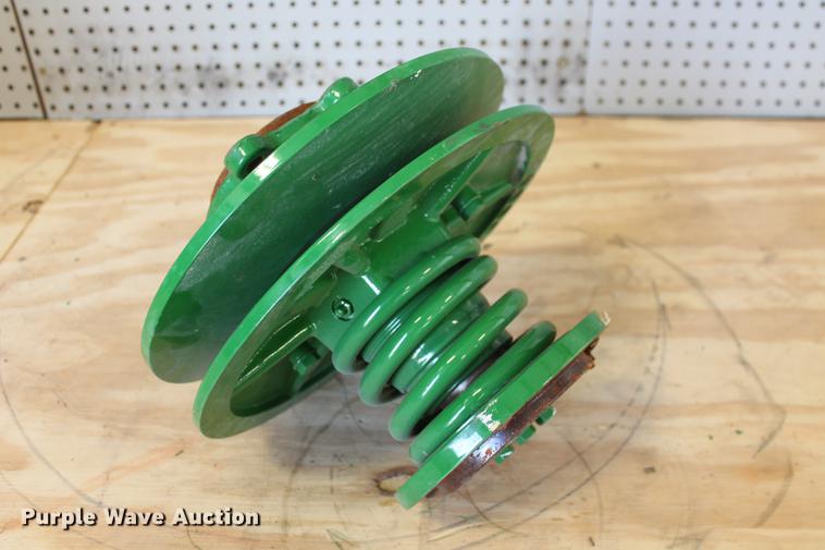 image for item DZ9946 John Deere RE558393 fan drive