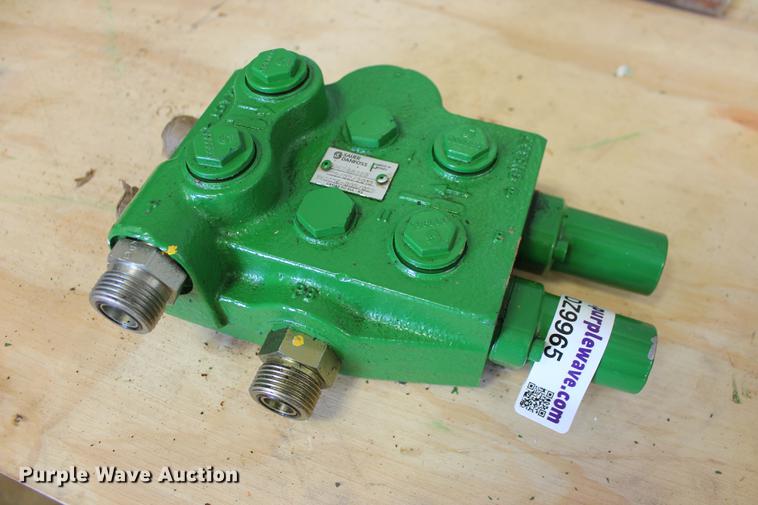 image for item DZ9965 John Deere Sauer Danfoss RE248040 selective hydraulic control valve