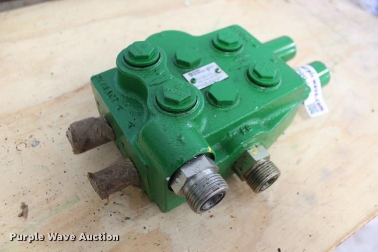 image for item DZ9965 John Deere Sauer Danfoss RE248040 selective hydraulic control valve