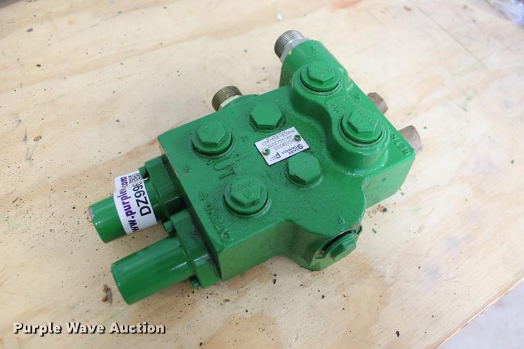image for item DZ9965 John Deere Sauer Danfoss RE248040 selective hydraulic control valve