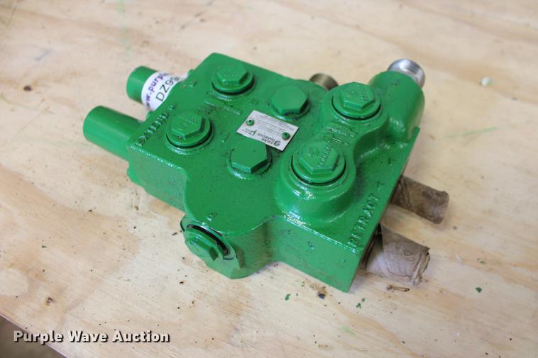 image for item DZ9965 John Deere Sauer Danfoss RE248040 selective hydraulic control valve