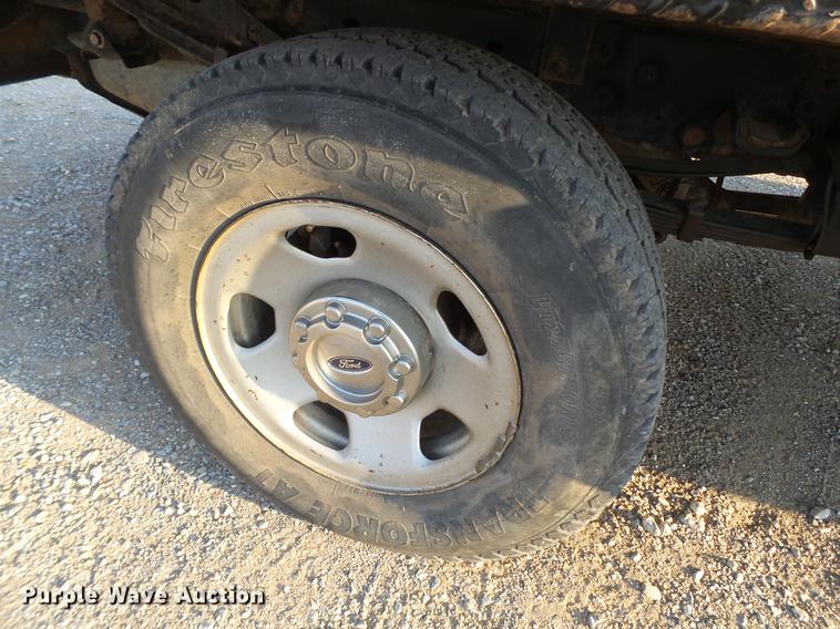 image for item EI9637 2008 Ford F350 Super Duty SuperCab bale bed pickup truck