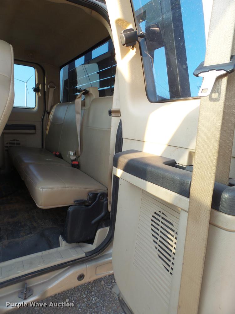 image for item EI9637 2008 Ford F350 Super Duty SuperCab bale bed pickup truck