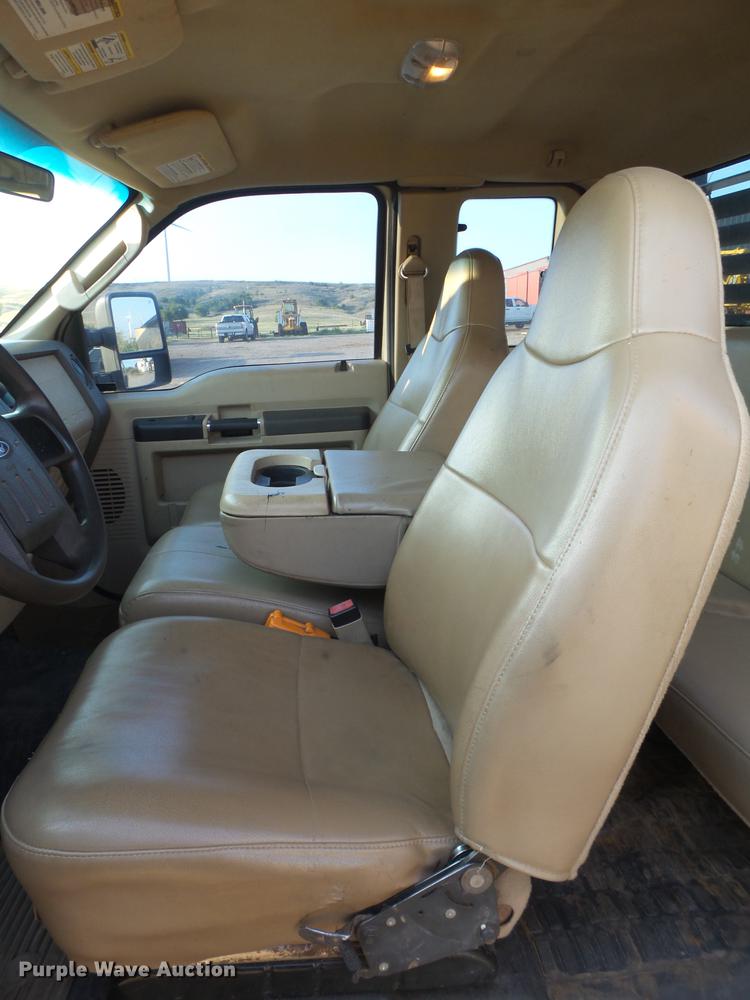 image for item EI9637 2008 Ford F350 Super Duty SuperCab bale bed pickup truck