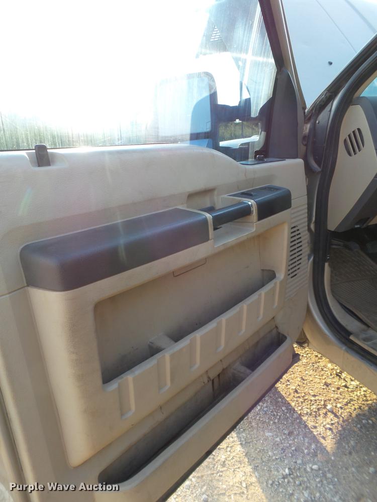 image for item EI9637 2008 Ford F350 Super Duty SuperCab bale bed pickup truck