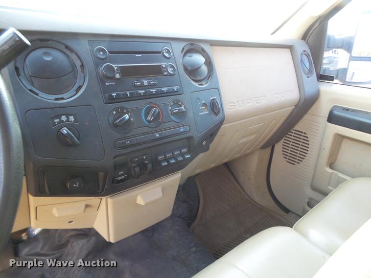 image for item EI9637 2008 Ford F350 Super Duty SuperCab bale bed pickup truck