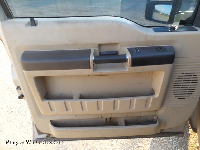 image for item EI9637 2008 Ford F350 Super Duty SuperCab bale bed pickup truck
