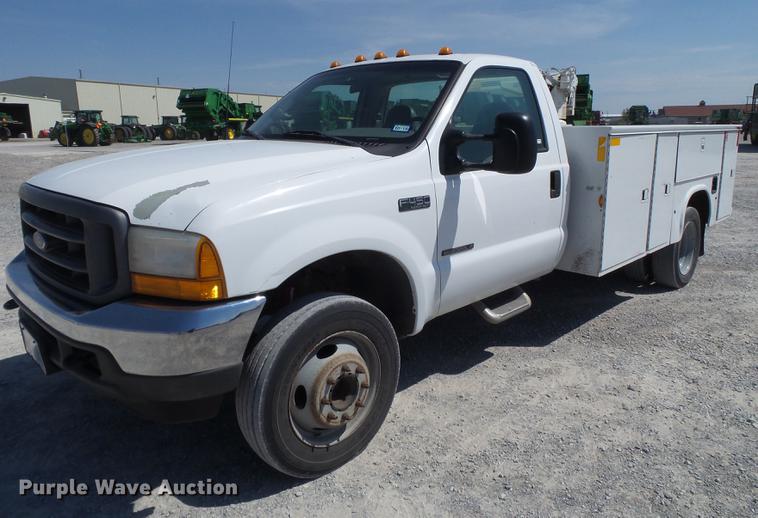 image for item EN9600 2001 Ford F450 Super Duty utility truck with crane