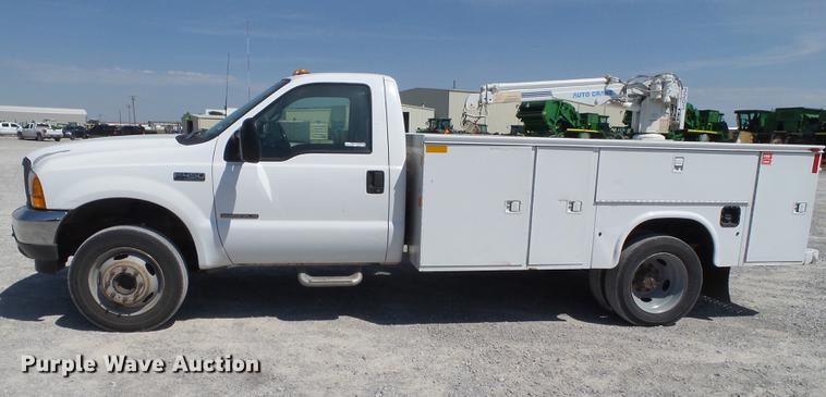 image for item EN9600 2001 Ford F450 Super Duty utility truck with crane
