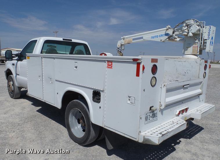 image for item EN9600 2001 Ford F450 Super Duty utility truck with crane