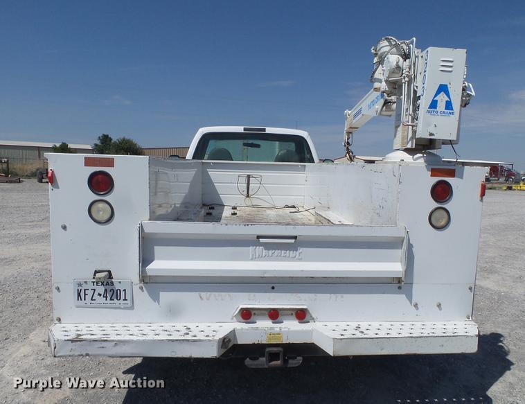 image for item EN9600 2001 Ford F450 Super Duty utility truck with crane