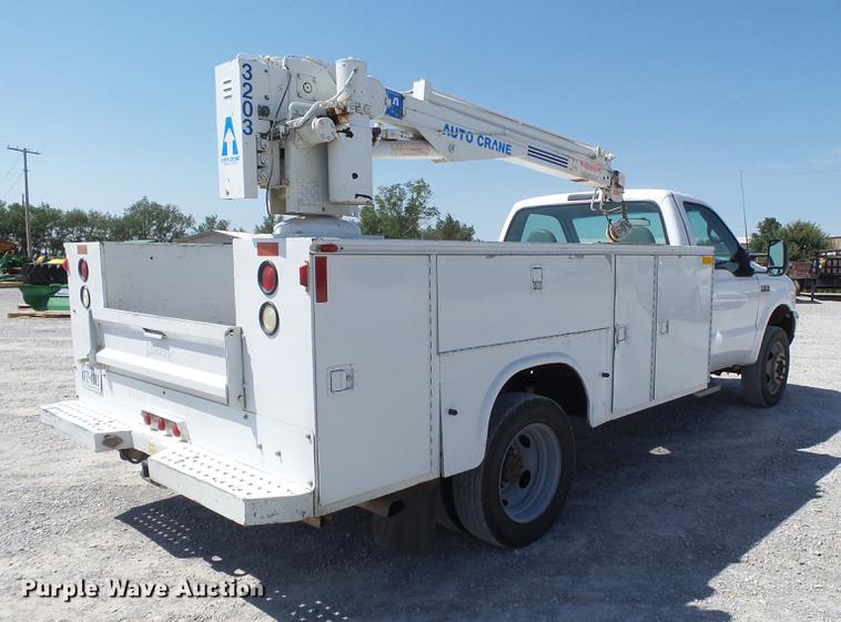 image for item EN9600 2001 Ford F450 Super Duty utility truck with crane