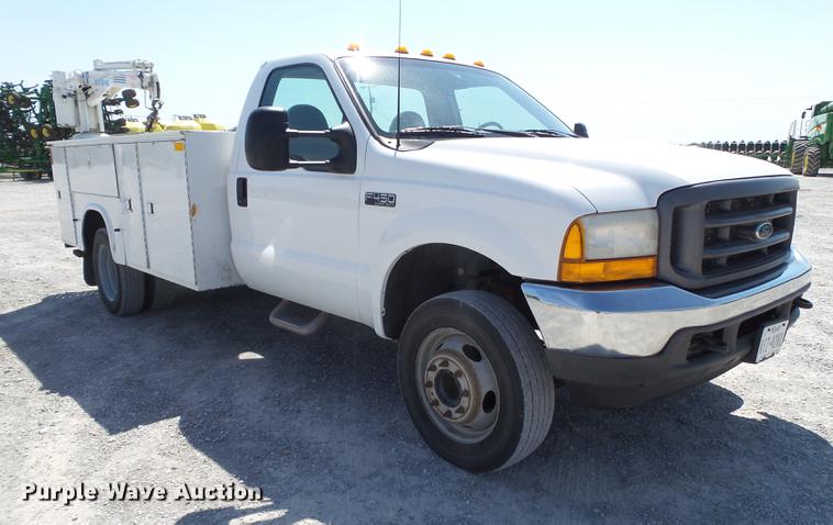 image for item EN9600 2001 Ford F450 Super Duty utility truck with crane