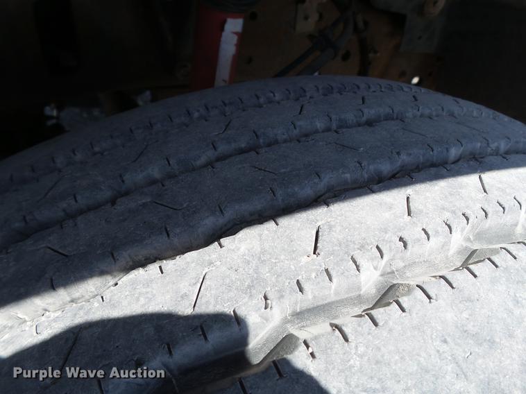 image for item EN9600 2001 Ford F450 Super Duty utility truck with crane