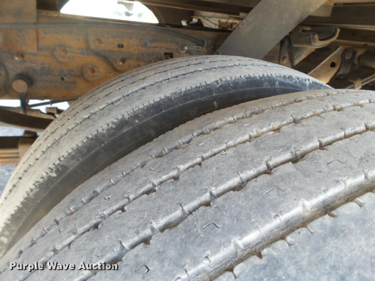 image for item EN9600 2001 Ford F450 Super Duty utility truck with crane