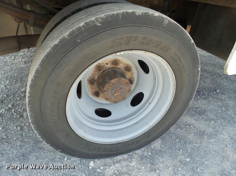 image for item EN9600 2001 Ford F450 Super Duty utility truck with crane