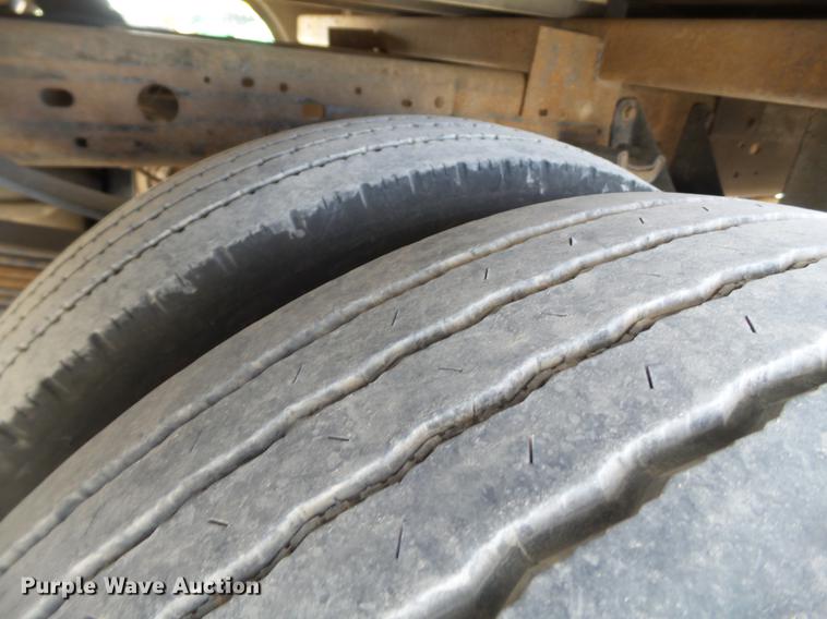 image for item EN9600 2001 Ford F450 Super Duty utility truck with crane