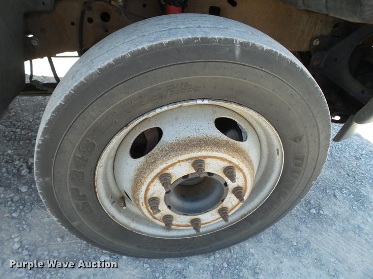 image for item EN9600 2001 Ford F450 Super Duty utility truck with crane