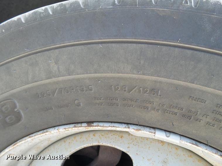 image for item EN9600 2001 Ford F450 Super Duty utility truck with crane