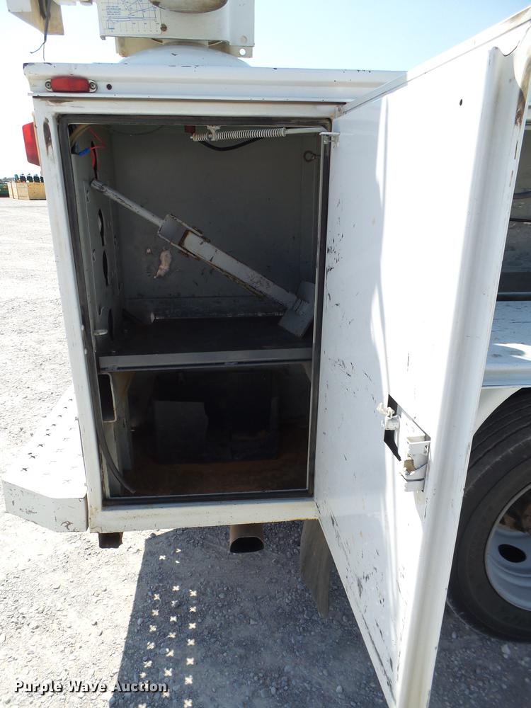 image for item EN9600 2001 Ford F450 Super Duty utility truck with crane