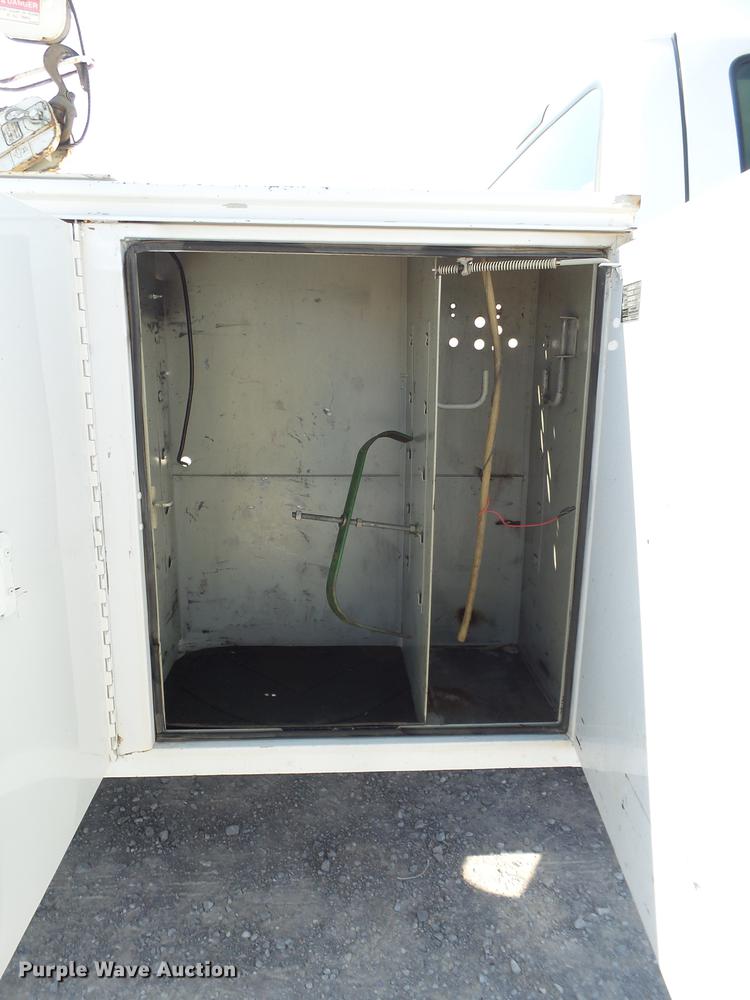 image for item EN9600 2001 Ford F450 Super Duty utility truck with crane