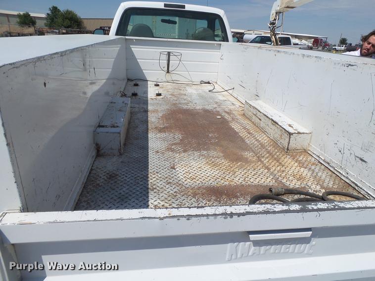 image for item EN9600 2001 Ford F450 Super Duty utility truck with crane