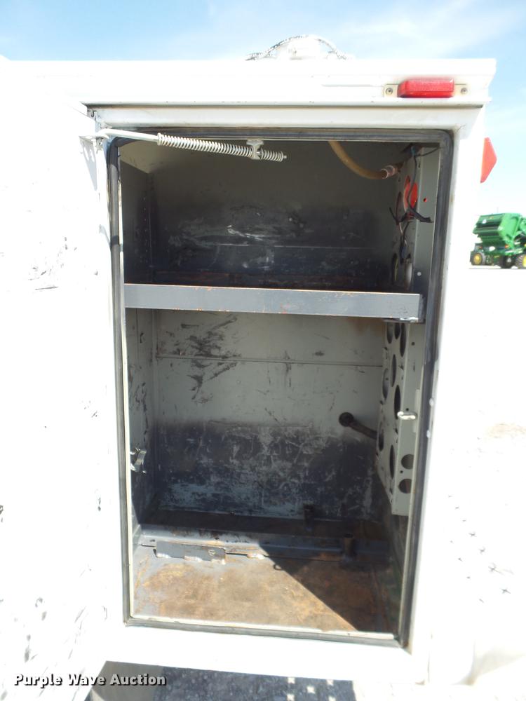 image for item EN9600 2001 Ford F450 Super Duty utility truck with crane