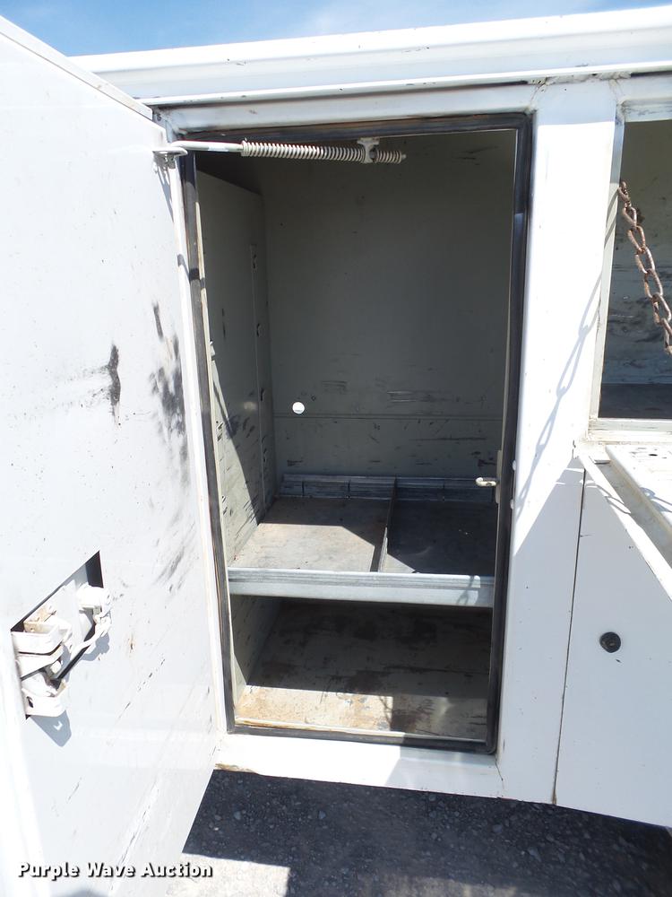 image for item EN9600 2001 Ford F450 Super Duty utility truck with crane