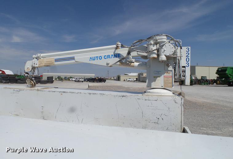 image for item EN9600 2001 Ford F450 Super Duty utility truck with crane