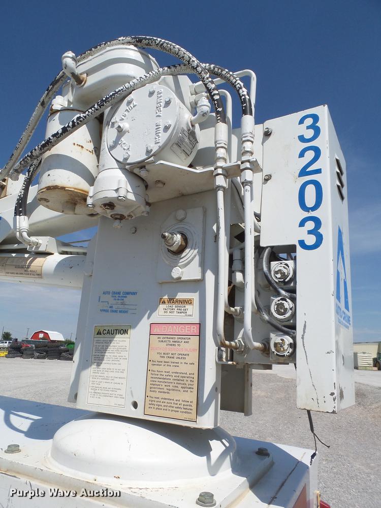 image for item EN9600 2001 Ford F450 Super Duty utility truck with crane