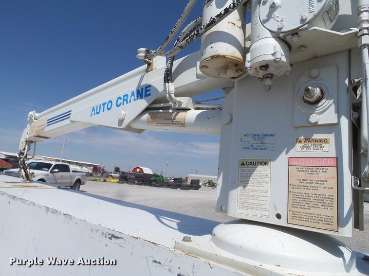 image for item EN9600 2001 Ford F450 Super Duty utility truck with crane