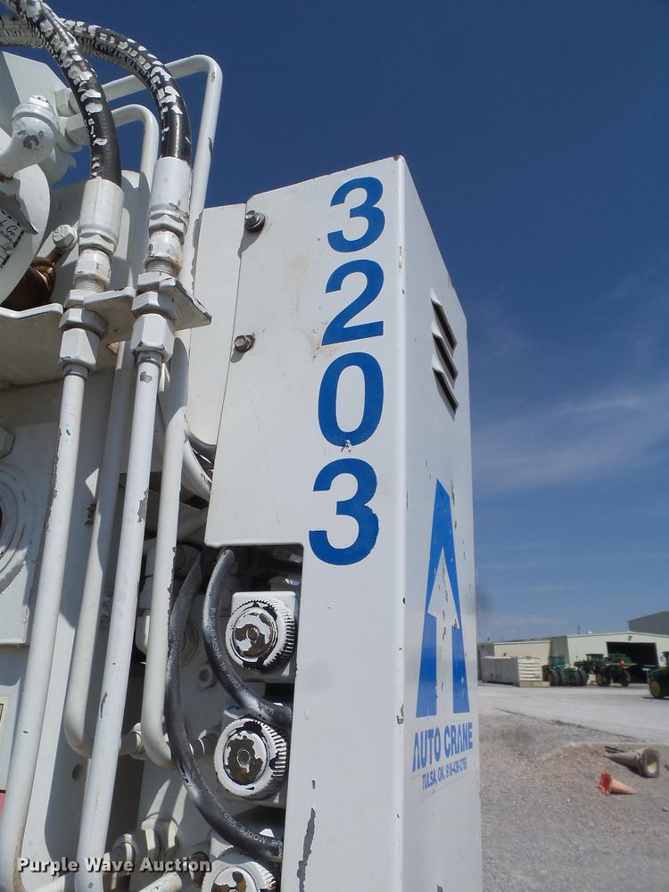 image for item EN9600 2001 Ford F450 Super Duty utility truck with crane