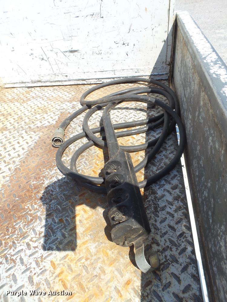 image for item EN9600 2001 Ford F450 Super Duty utility truck with crane