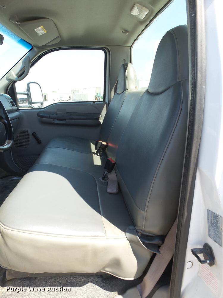 image for item EN9600 2001 Ford F450 Super Duty utility truck with crane