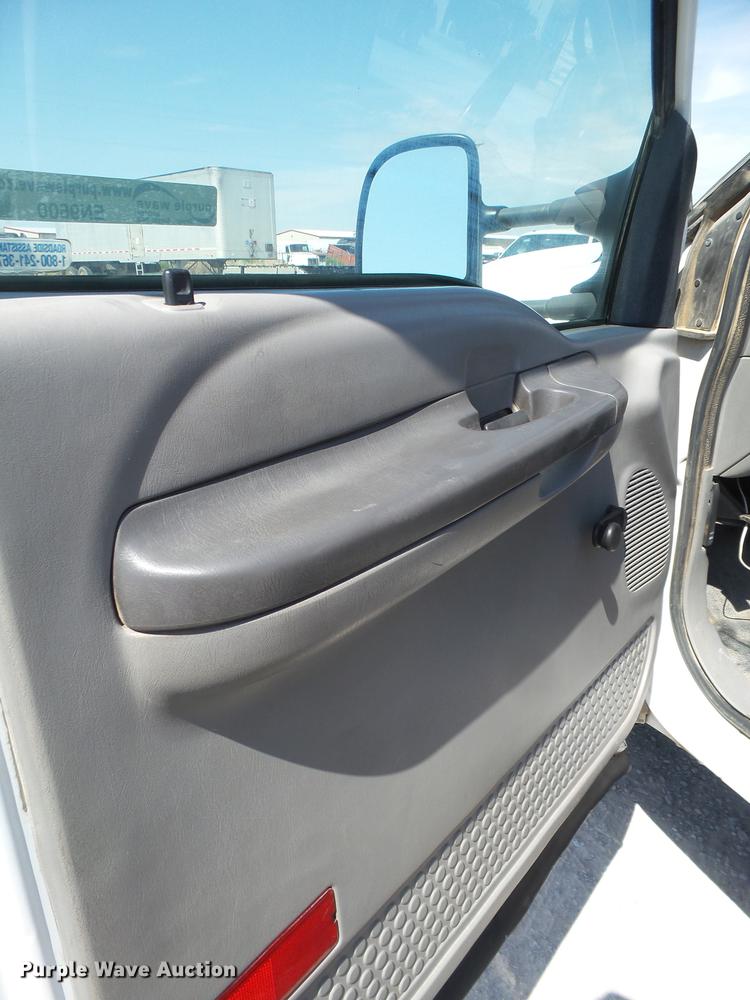 image for item EN9600 2001 Ford F450 Super Duty utility truck with crane