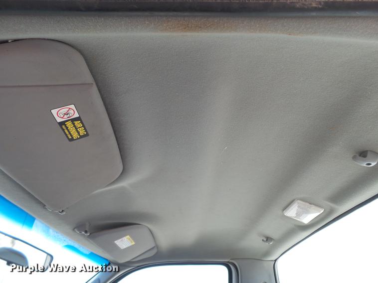 image for item EN9600 2001 Ford F450 Super Duty utility truck with crane