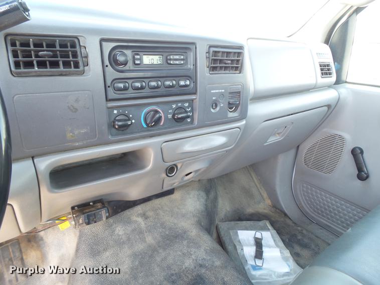 image for item EN9600 2001 Ford F450 Super Duty utility truck with crane